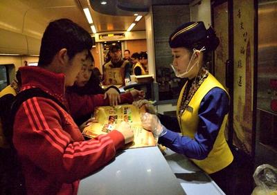 中国高铁逐梦十年海航食品一路同行